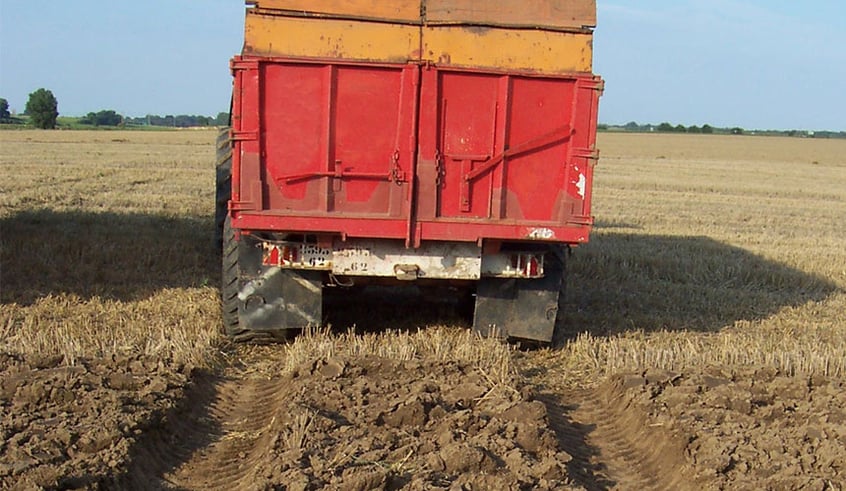 Zagęszczenie powierzchniowe jest powodowane oponami przyczep