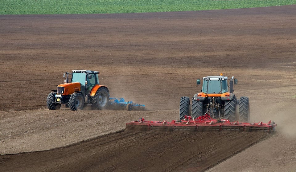 Przy wyborze rozmiaru opon należy uwzględnić wielkość i ciężar narzędzi