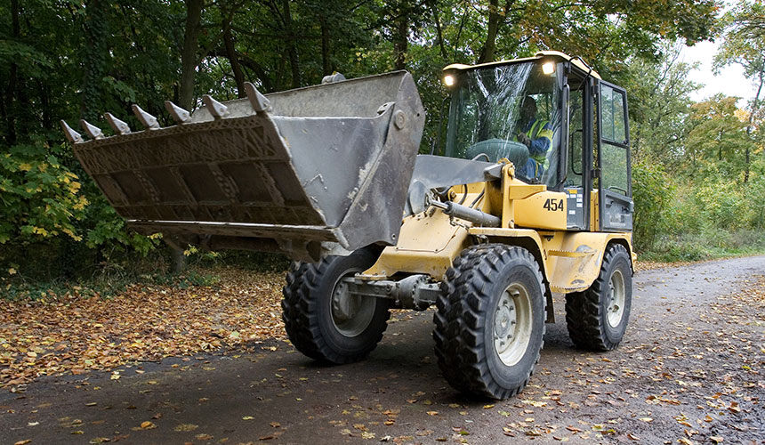 Wytrzymałe opony do transportu drogowego i manewrów