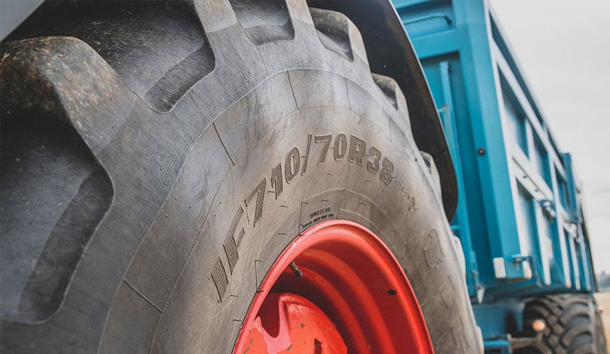 Opona Maxi Traction IF z wytrzymałym karkasem i bardziej miękkimi ścianami bocznymi