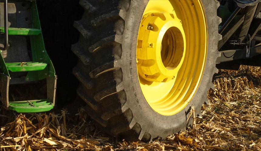 Klocki bieżnika pod kątem 23° w oponie RDT 23 od Firestone